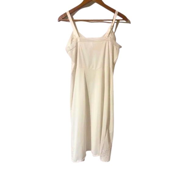 Vintage Lingerie White Lace Full Slip 100% Nylon Sz 38 Movie Star Embroidered - Picture 2 of 9